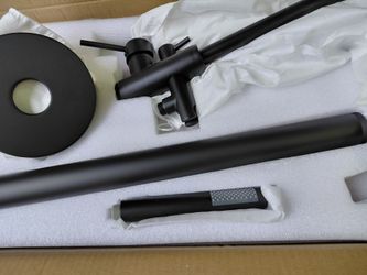 Akdy tf0042 Freestanding Floor mount Bathtub filler faucet with hand sprayer in matte black