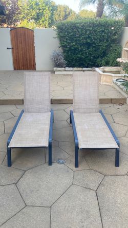 2 folding lawn chairs