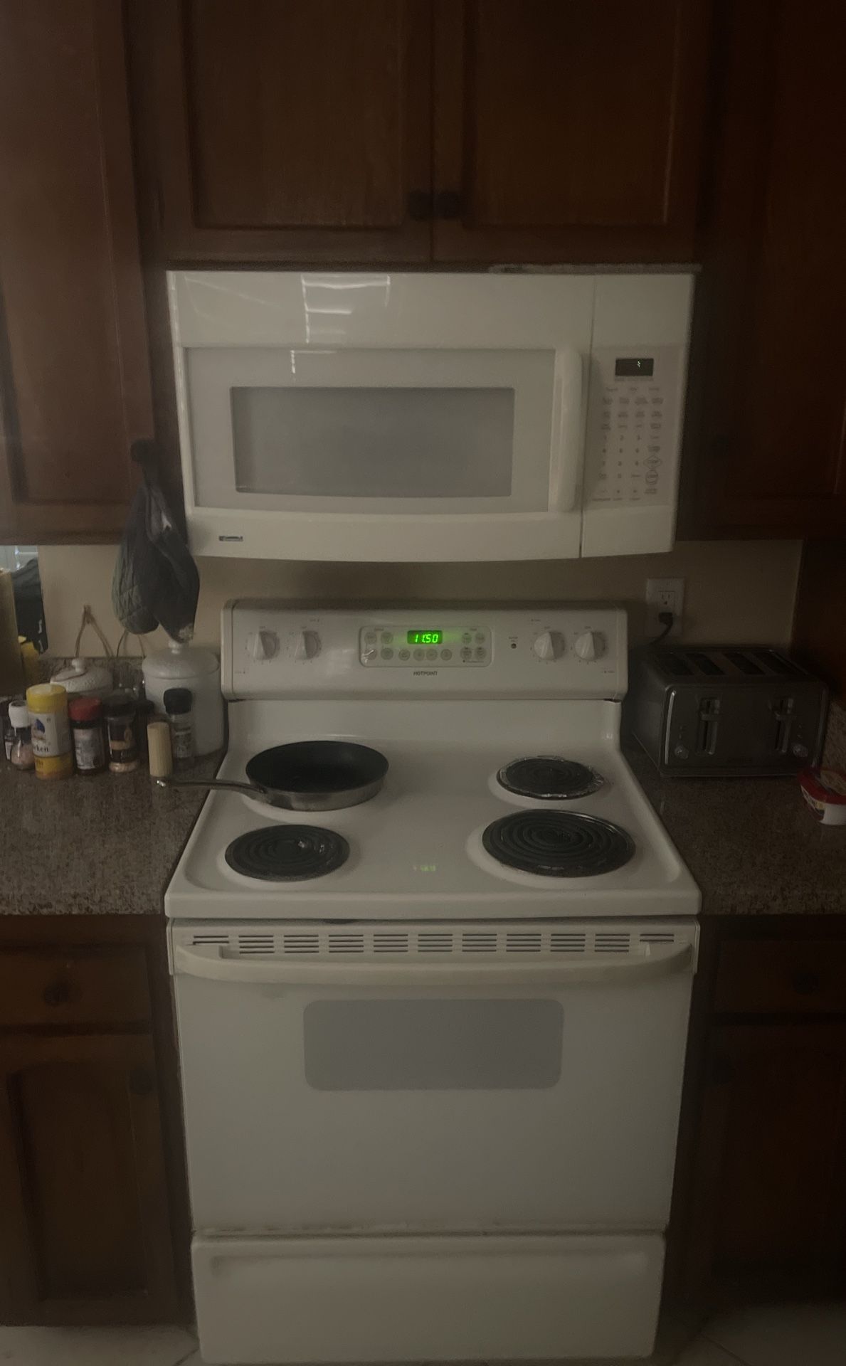 Range, Oven, Microwave, Dishwasher & Refrigerator