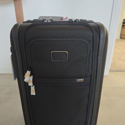 Brand NEW Tumi ALPHA Carry-On 