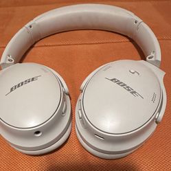 Bose QuietComfort 45 Noise Canceling Bluetooth Headphones (White Smoke)