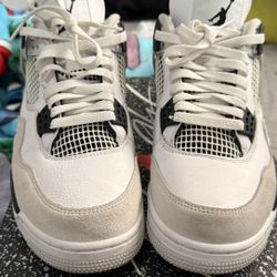 Air Jordan 4 Retro 9.5 (with Box)