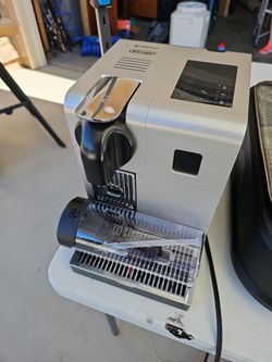 Nespresso De'Longhi Lattissima Coffee Machine
