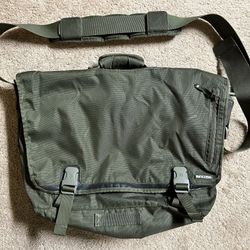 INCASE Messenger Laptop Bag Nylon Shoulder Bag Fits up to 15" Laptop Green