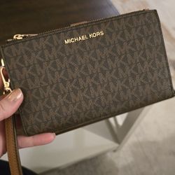 Michael Kors Wallet (Like New)