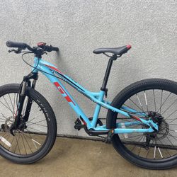 GT Youth Mountain Bike 24” – Disc Brakes – Great Condition
