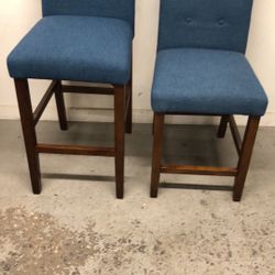 31”h&26”h 2 Stools cheers almost new