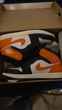 Orange Nike Jordan’s 1s NEW SIZE 10
