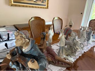 Large Collection of Lladró & Fine Porcelain Figurines – Estate Sale