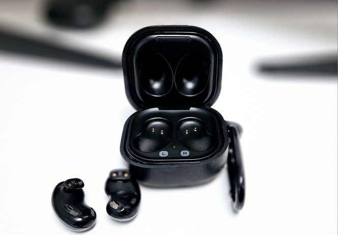 SAMSUNG Galaxy Buds Live True Wireless Earbuds US Version Active Noise Cancelling