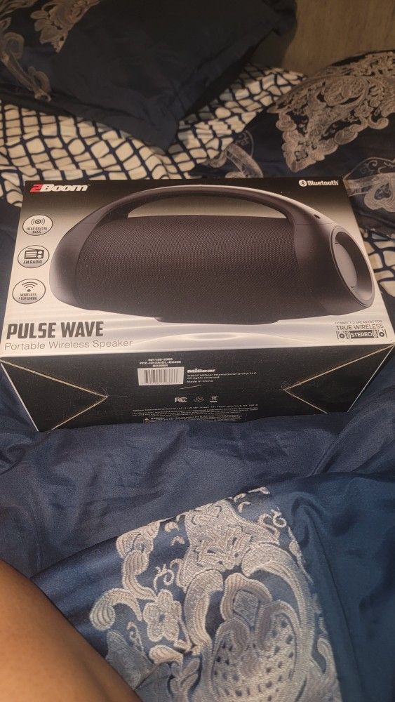 Bluetooth Speaker Box Comes In Red, Blk,Grey