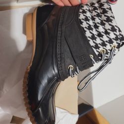 Semi Used Tommy Hilfiger Husky Rain Boots 5M