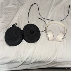 Beats Solo Pro Ivory 