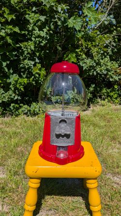 Carousel gumball  machine