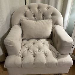 Tufted armchair 