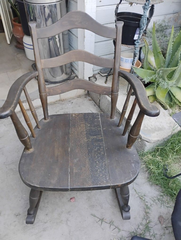Rocking Chair $15 Serious Buyers Only Fcfs Local Pickup