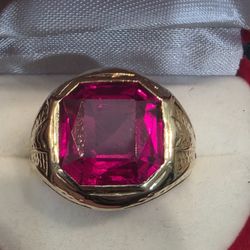 14k Gold 1950's Custom Ring with Ruby Center Size 9