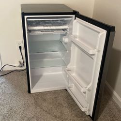 Fridge 18.7” For Home, Office, Dorm, Bedroom, Kitchen 
