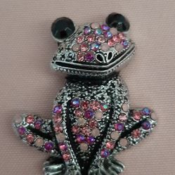Silvertone Frog Brooch/Pin with pink stones.
