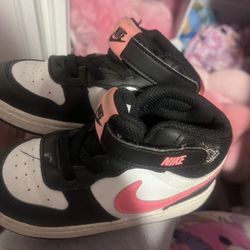 Girl Nikes 