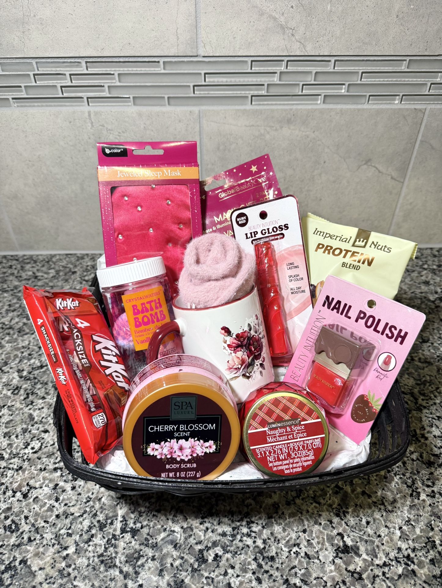 Elegant Gift Basket! Great Gift for the holidays