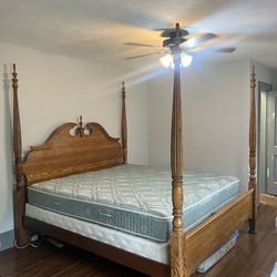 Nice King Oak 4 poster bed complete 