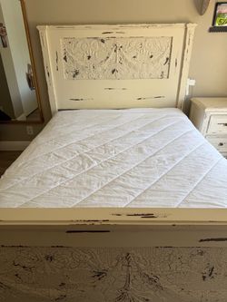 Wood Queen Bed with frame