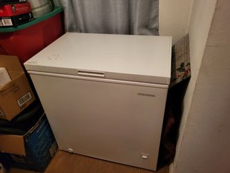 Insignia™ - 7 Cu. Ft. Garage-Ready Chest Freezer - White