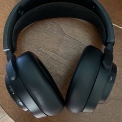 SteelSeries- Arctis Nova Pro Wireless Gaming Headset