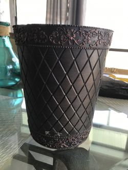 Bathroom trash can/pot