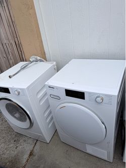 Lavadora y secadora chicas  marca (Miele)