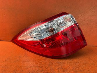 2017 2018 2019 Toyota Corolla Left Driver Side Halogen Outer Tail Light OEM