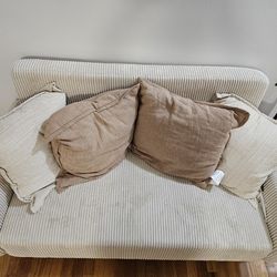 Couch And 4 Decorative Pillows