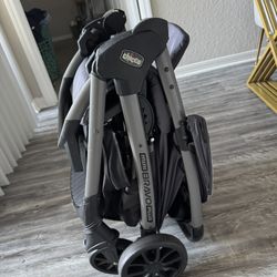 Chicco Mini Bravo Plus lightweight stroller. 