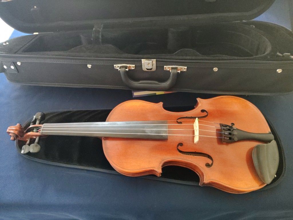 Left-Handed Bellafina Beginner Violin + Case