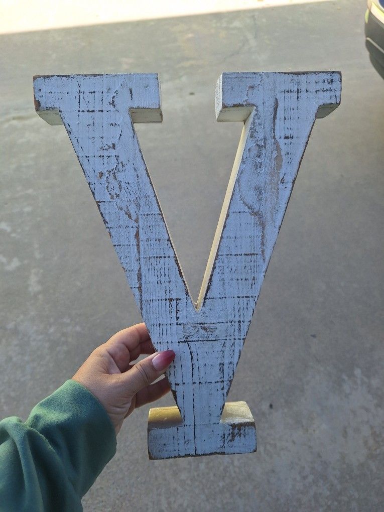 "V" Decor