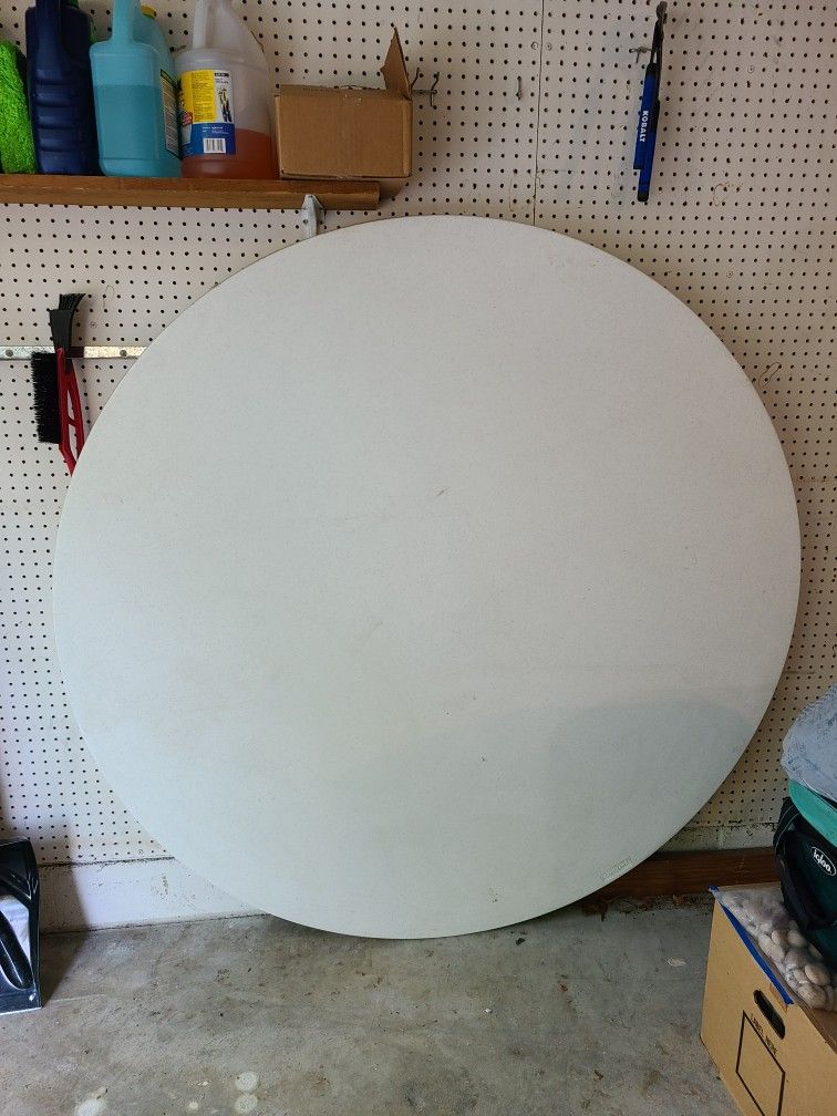 60 in white plastic round folding table