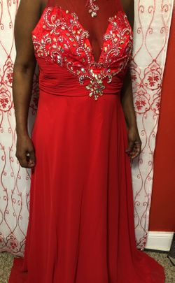 Xl red prom dress never been worn w/tags still attached