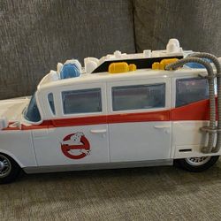 Ghostbusters Kenner Classics Ecto-1 toy vehicle