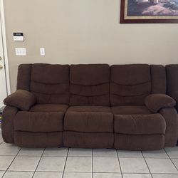 Large Reclining Sofa – Very Comfortable – All Recliners Work
