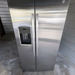 NEW Fingerprint Resistant Stainless Steel 25.3 Cubic Feet Side By Side Refrigerator 