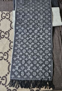Louis Vuitton Monogram Gradient Scarf