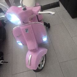 Battery Powered Kids Ride On Vespa Scooter  Brand New 