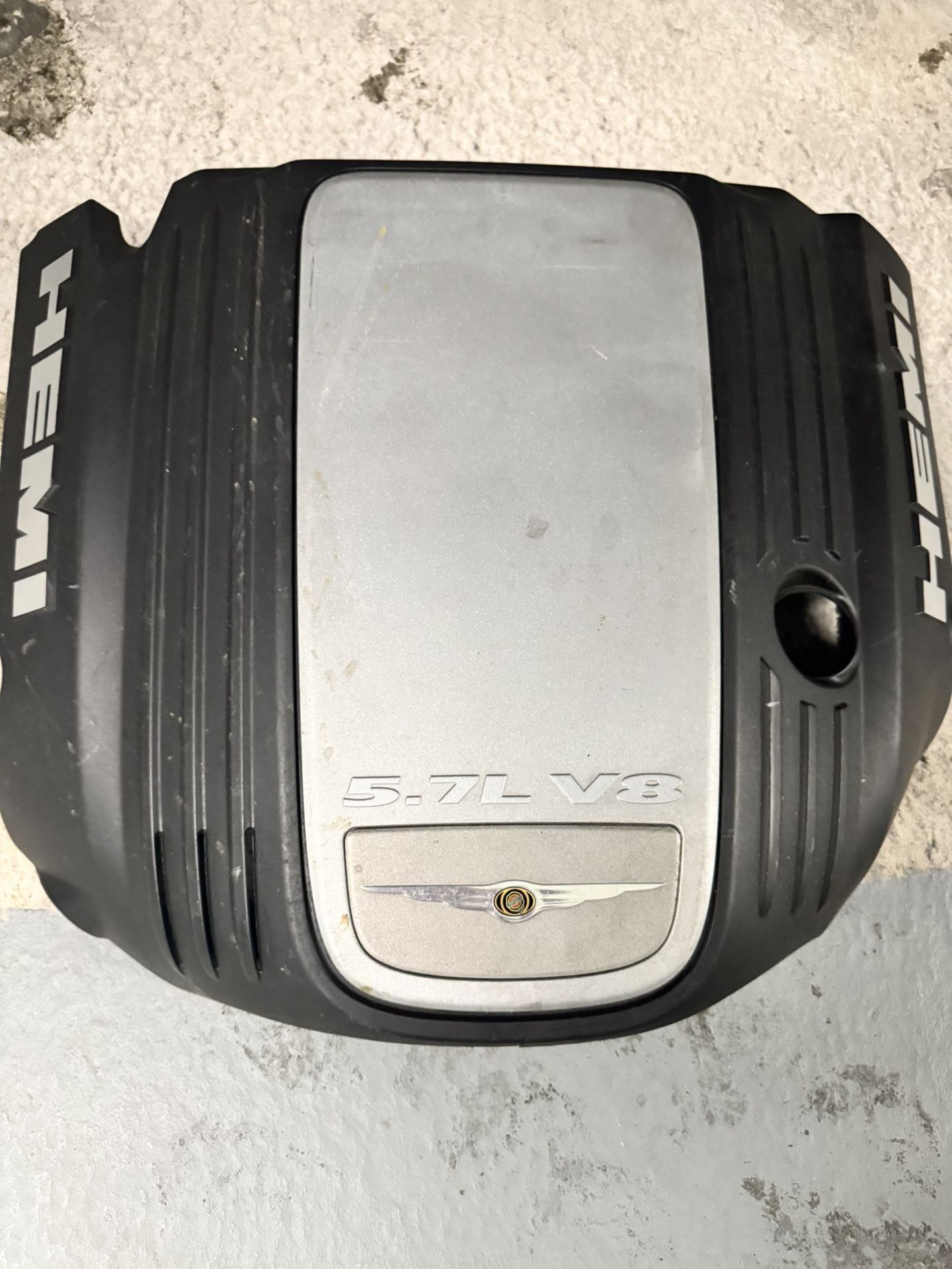 Chrysler 300c Engine Cover