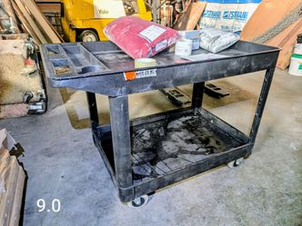 Rubbermaid utility cart in excellent condition. 3 ft
