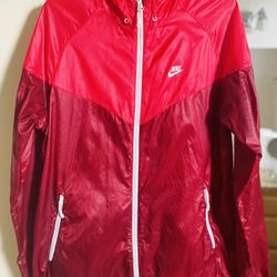 NIKE Lightweight Windbreaker - Red / Size: Medium