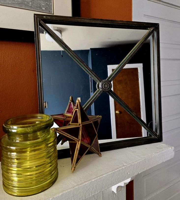 Vintage Style Accent Mirror – Farmhouse Wall Décor