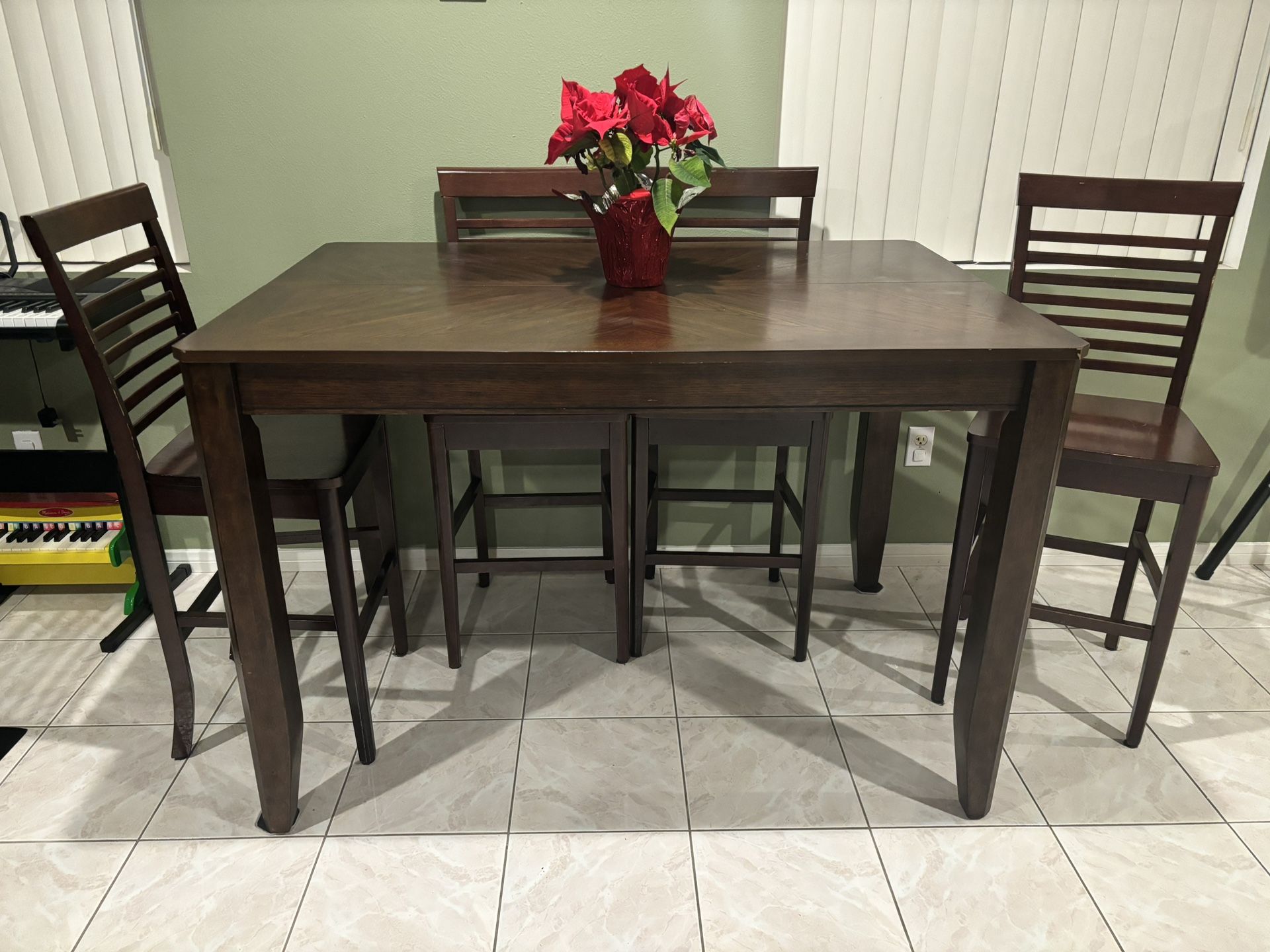 Dining Table & 4 Chairs