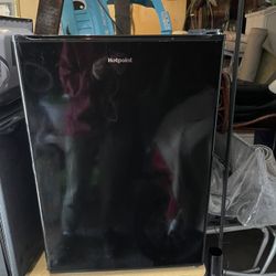 Hotpoint Mini Fridge