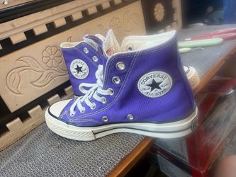 Converse shoes size 3 men/5 women